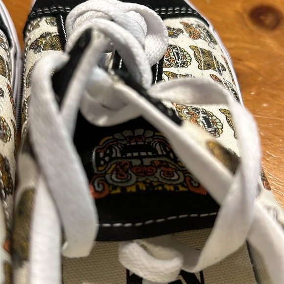 Women’s VANS Old Skool Sneakers Aztec Print Jaguar Lion Tiger Black Size 8 NEW - Picture 4 of 6